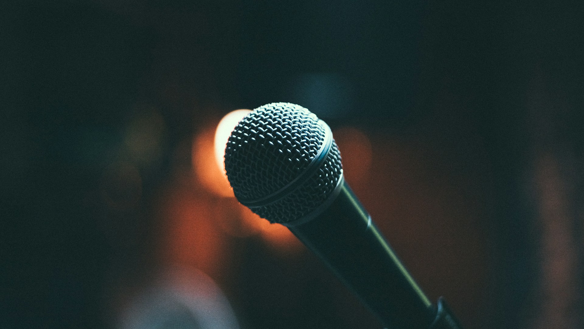 Microphone and soundwave visualization on screen in broadcast environment